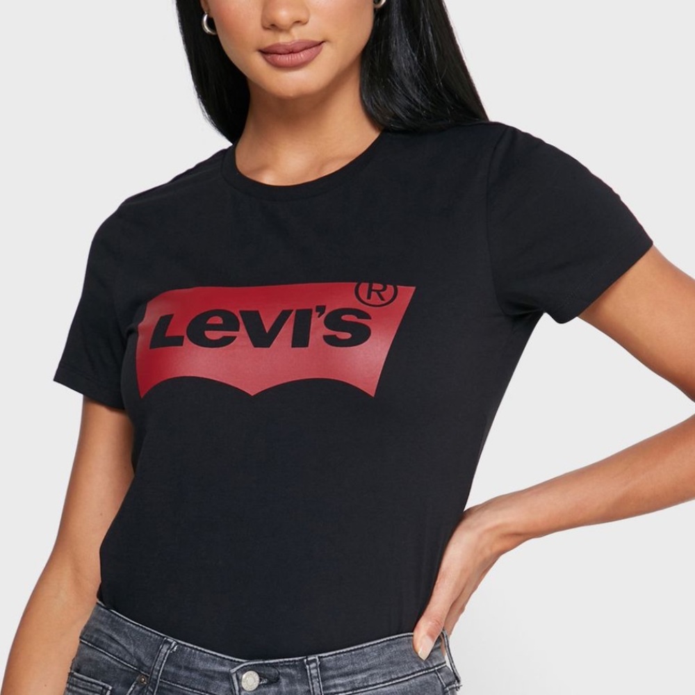 Levi’s logo black and red t-shirt